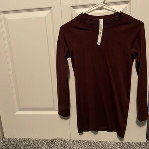 Lululemon Swiftly tech waist length top w/graphics